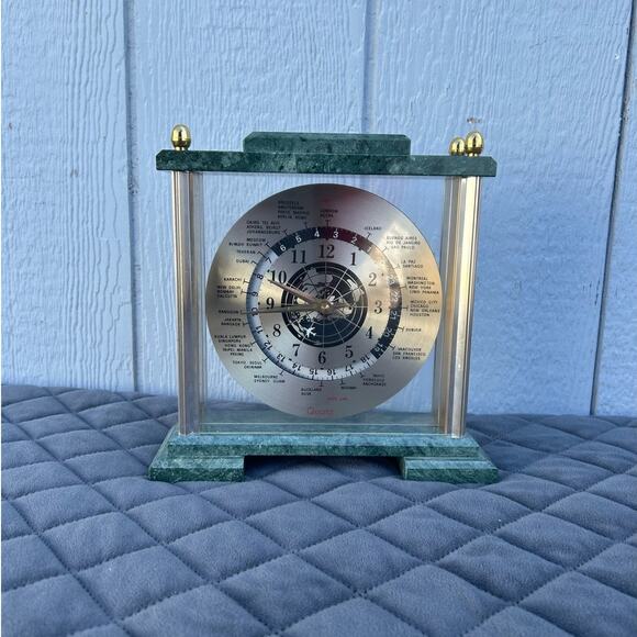 ─୨ৎ─ Vintage Executive Aviation World Desk Clock Quartz Gold PARTS ONLY (4D-081) - Picture 2 of 6